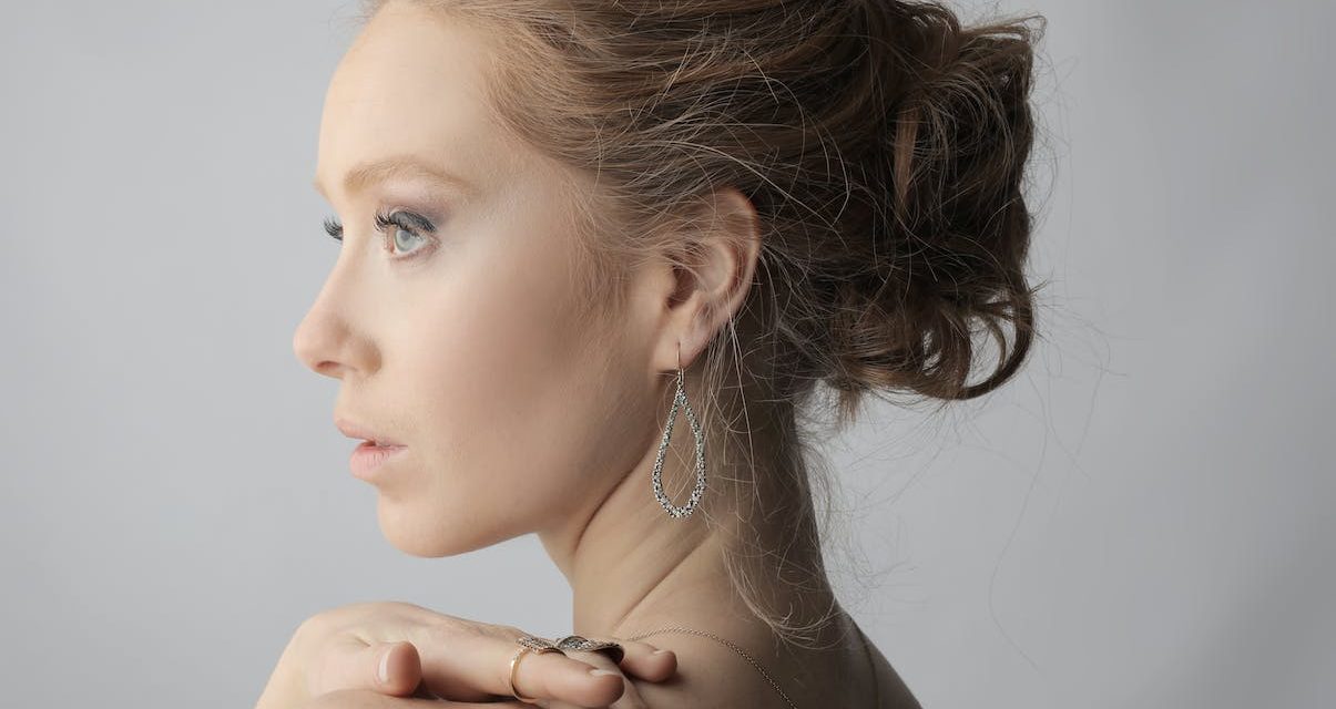 Χριστουγεννιάτικα χτενίσματα: λαμπερά hairstyles