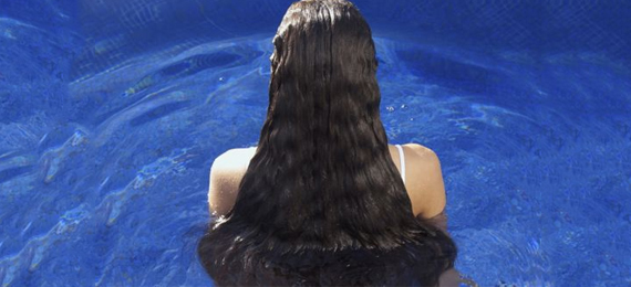 Πώς θα πετύχετε το τέλειο wet look για τις summer εμφανίσεις σας