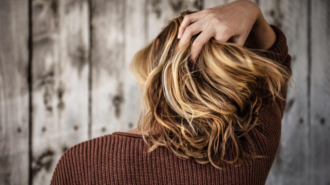 6 tips για τη μείωση της τριχόπτωσης στην εμμηνόπαυση