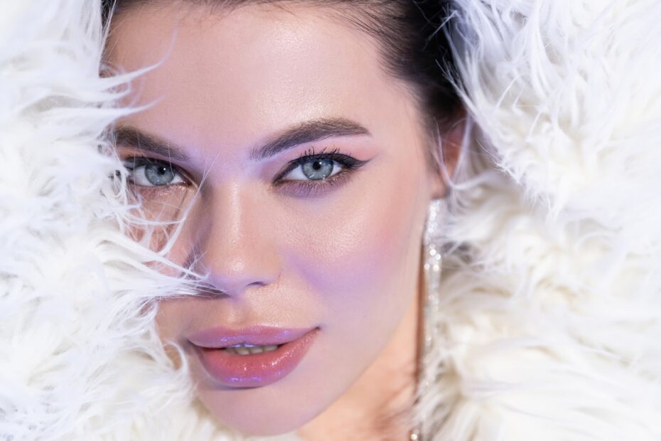 Frosty Winter Look: Οδηγός Μακιγιάζ για Παγερά Χειμωνιάτικη Λάμψη